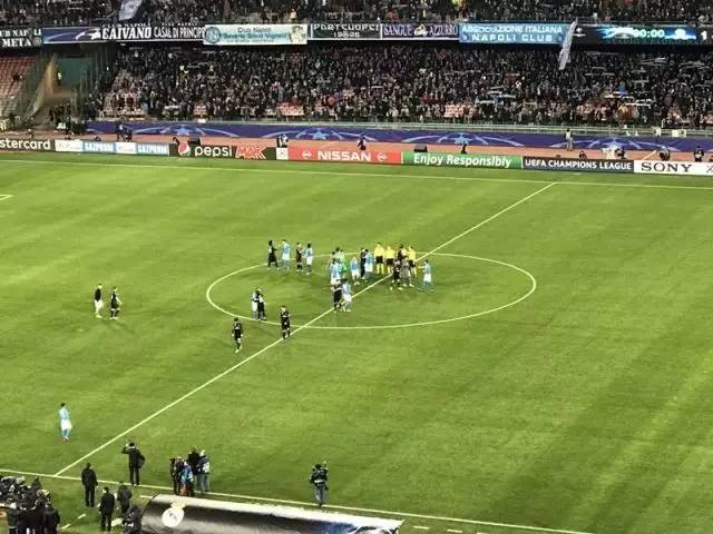 她是如何从C罗球迷“叛变”为哈姆西克迷妹的