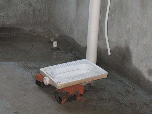 蹲厕只有这样才下水快，老师傅偷偷跟我说，工人装错坑了别人很多钱！