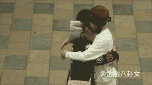 我出柜了，你愿意给我一个拥抱吗？