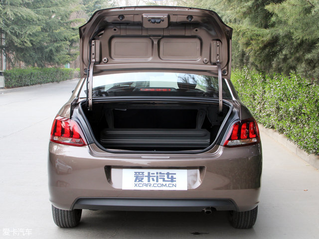 标致3012016款1.6l自动尊崇版,中期改款大变样