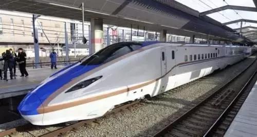 日本的高铁列车的样子,日本的高铁