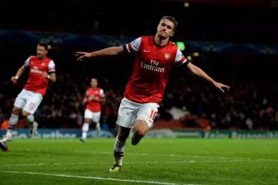 又见断腿！英式足球和中国功夫谁更厉害？