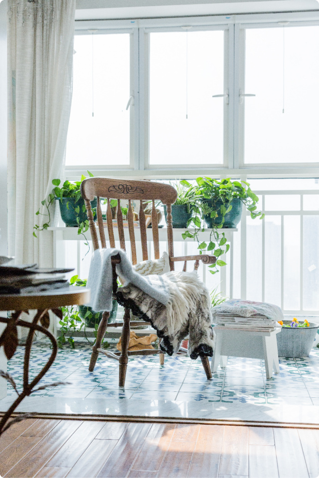 她凑来一堆二手家具,装了人生的第一套房子,关键还特别好看!