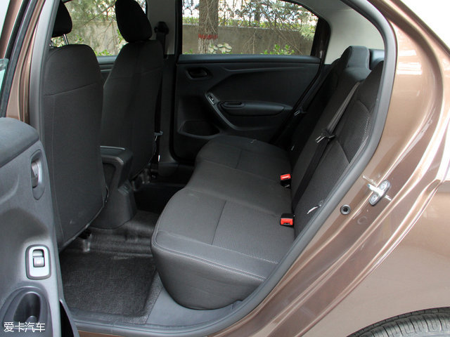 标致3012016款1.6l自动尊崇版,中期改款大变样