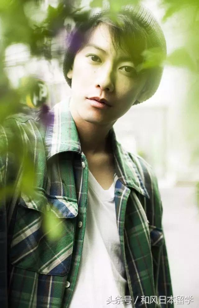 佐藤健生活中究竟是个什么样的人,佐藤健被评为最想拥有的容貌之一