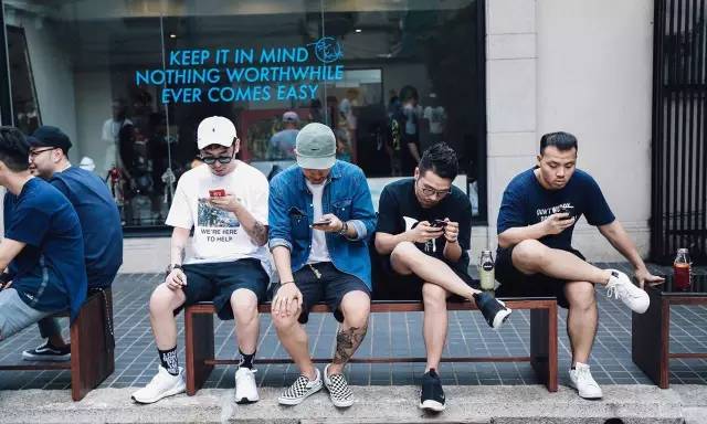 娼潵娼叮鏈嶉グ,娼潵娼叮绮惧搧绔ヨ姗辩獥