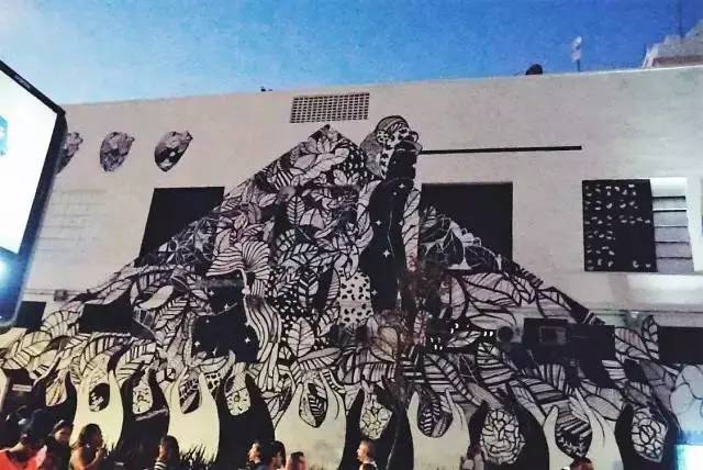 去年夏天，他几乎花光了全部积蓄流浪巴西，去了这些自由有趣的咖啡馆