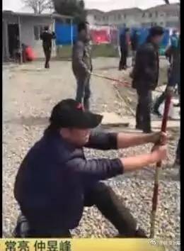 上海男子和妹妹说：给爸妈送终的事就交给你了！半个月有人在一条河里发现了他！