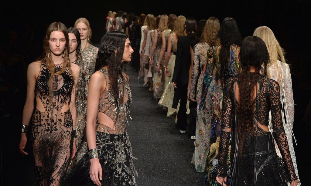 今年的时装周,女生比男生穿的还帅