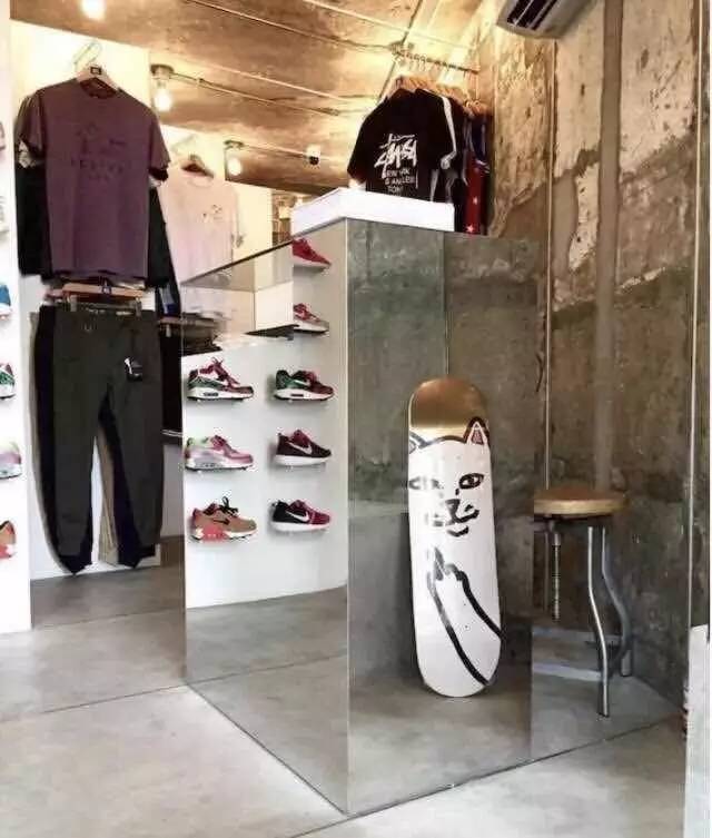 娼潵娼叮鏈嶉グ,娼潵娼叮绮惧搧绔ヨ姗辩獥