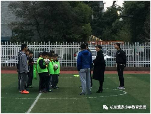 中国足球小将的胜利有多不容易,足球小将们风雨无阻