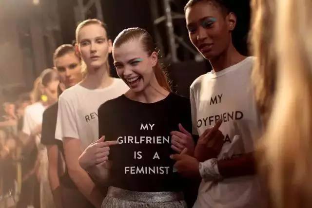 春天t恤最新款,春季t恤怎么穿比较好看