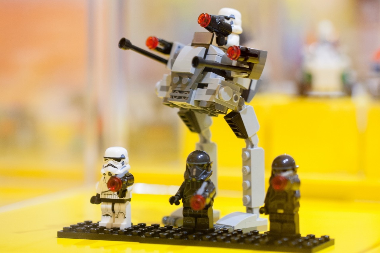 魔都开了大陆首家乐高授权专卖店,积木迷们都疯了!小申手把手,教你怎么买