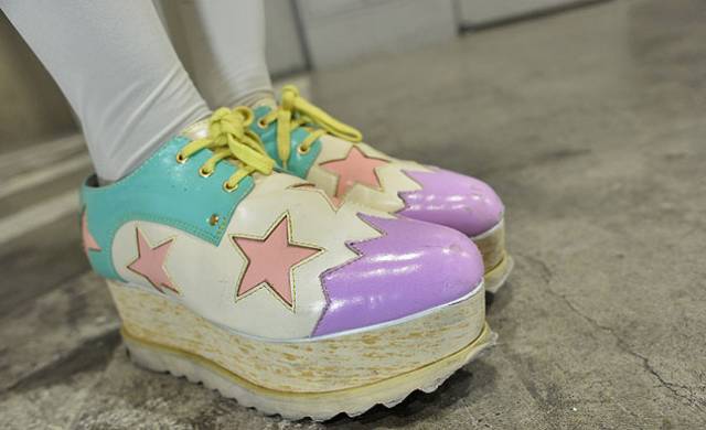 同事看到我就哈哈大笑,同事问我为什么对着屏幕发呆