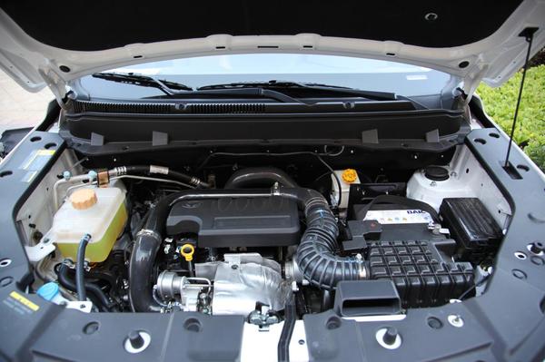 宋楠:甩开套路试驾1.3T北汽幻速S5