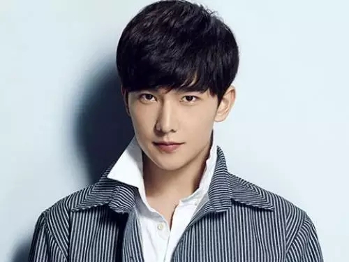 手臂上的白头粉刺怎么去除,黑头白头粉刺怎么彻底去除