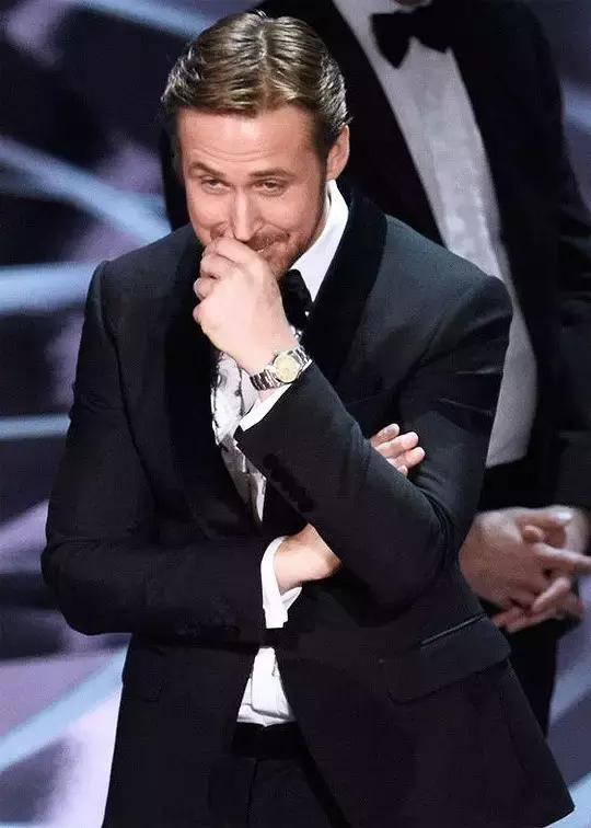 道恩强森和杰森斯坦森红色通缉令,杰森斯坦森宇宙追缉令