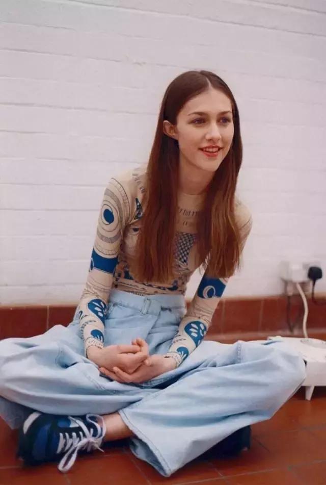 中分和侧分哪个显脸小,选对了发型才会有改变