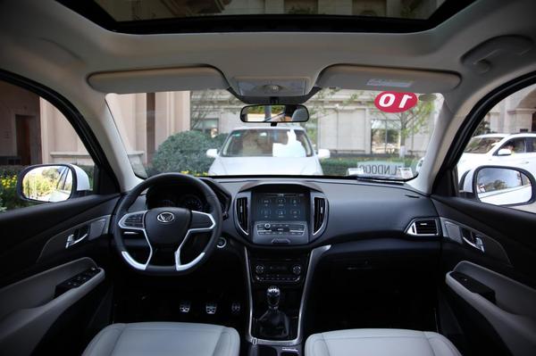 宋楠:甩开套路试驾1.3T北汽幻速S5