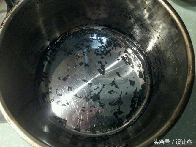 铁锅烧糊了锅内黑垢怎样快速去掉,自己洗锅去污渍的小窍门