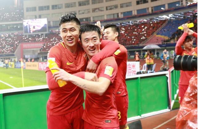 球迷:伊朗盘外招不足惧,望红色绽放德黑兰阿扎比