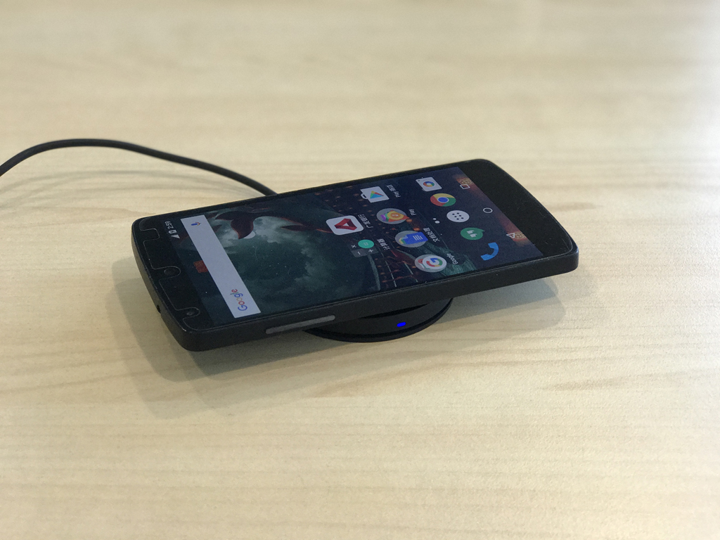 摆脱缠绕，想充就充—SIMPOWER无线充电器评测