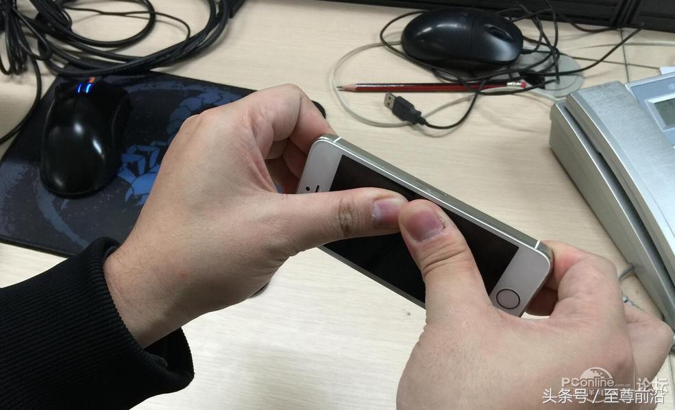 iphone坐弯了,iphone弯了继续使用