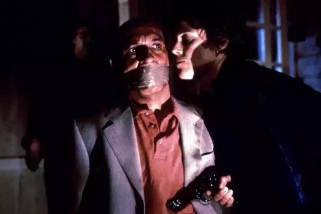 除了以暴制暴还能用什么方法,除了以雷霆击破黑暗还可以喊什么