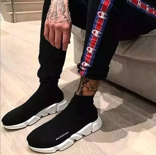 巴黎世家袜子鞋经典百搭上脚图,越丑越时尚