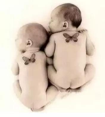 宝宝身上大片青色胎记还有咖啡斑,宝宝身上青色胎记