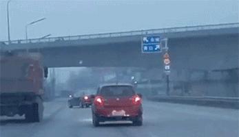 兄弟你穿衣服倒是长点心，这到底是几个意思