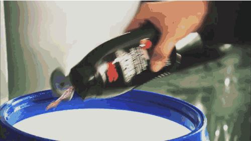 就算你月薪5万又怎样，在这儿也只够洗次车