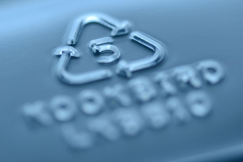 当塑料下面出现这几个数字时，请你尽量避免使用，否则会致癌！