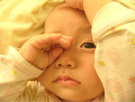 宝宝眼睛老是红血丝怎么回事,宝宝眼睛总是红流泪怎么回事