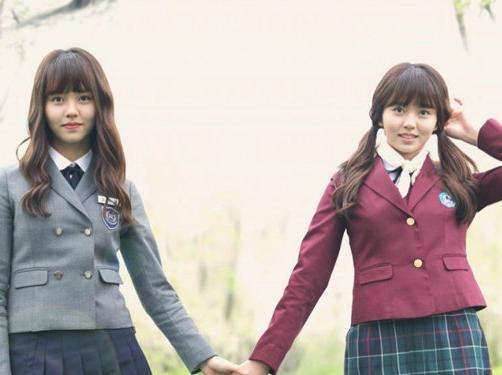 一人分饰两角男演员,一人分饰两角男明星