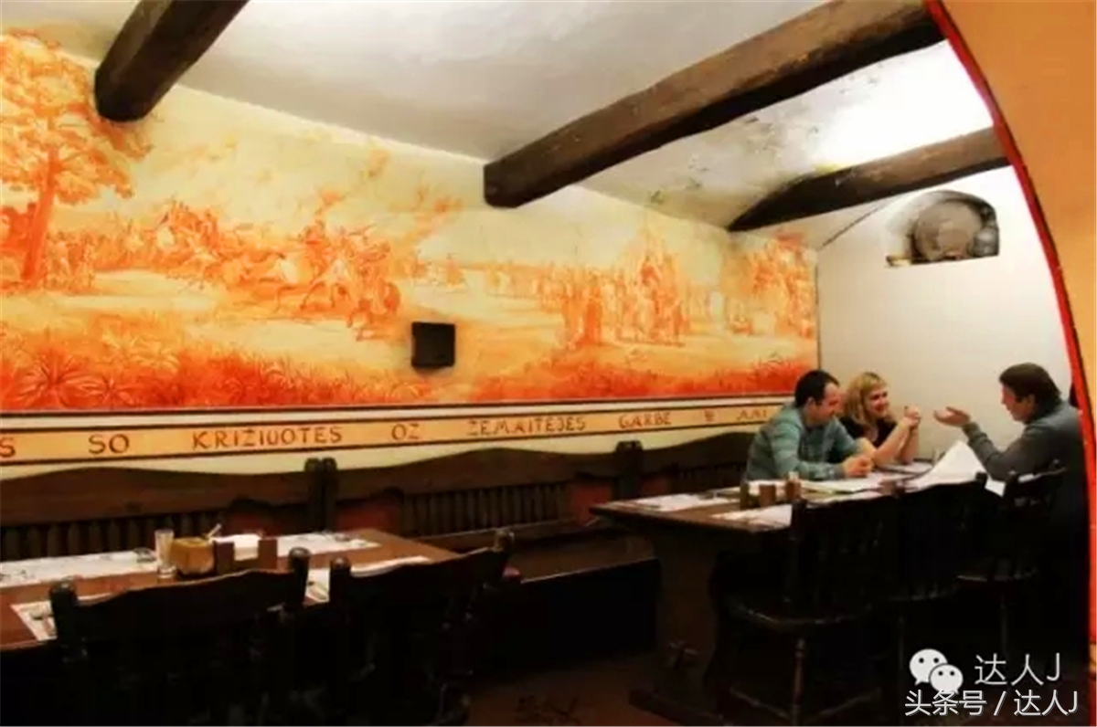 猜猜哪个国家连刺猬都有路牌？