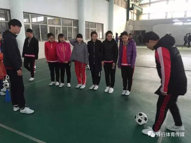 精英足球大批幼教美女老师来袭，足球的明天在这里