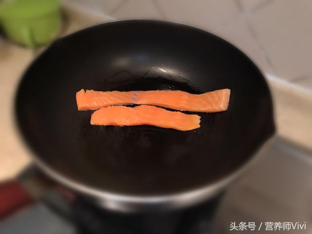 营养师Vivi｜颜值超高的三文鱼番茄杯