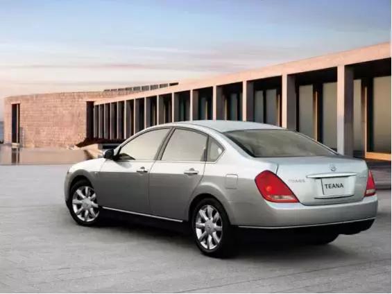 敢瞧不起四万块的3.5升V6天籁？随时秒你几条街！