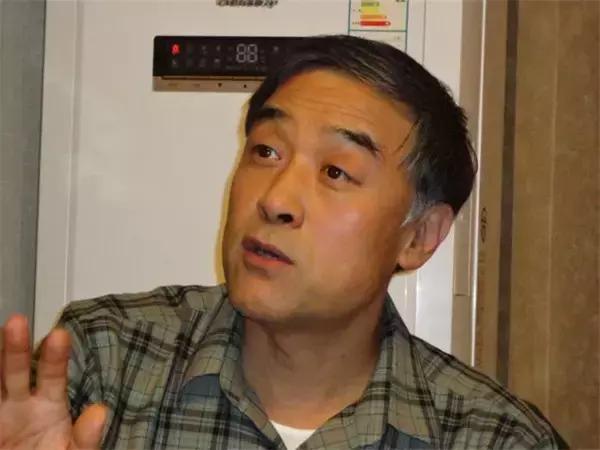 毕业于上戏，影剧音三栖发展，亦正亦邪，被誉为天下第一太监