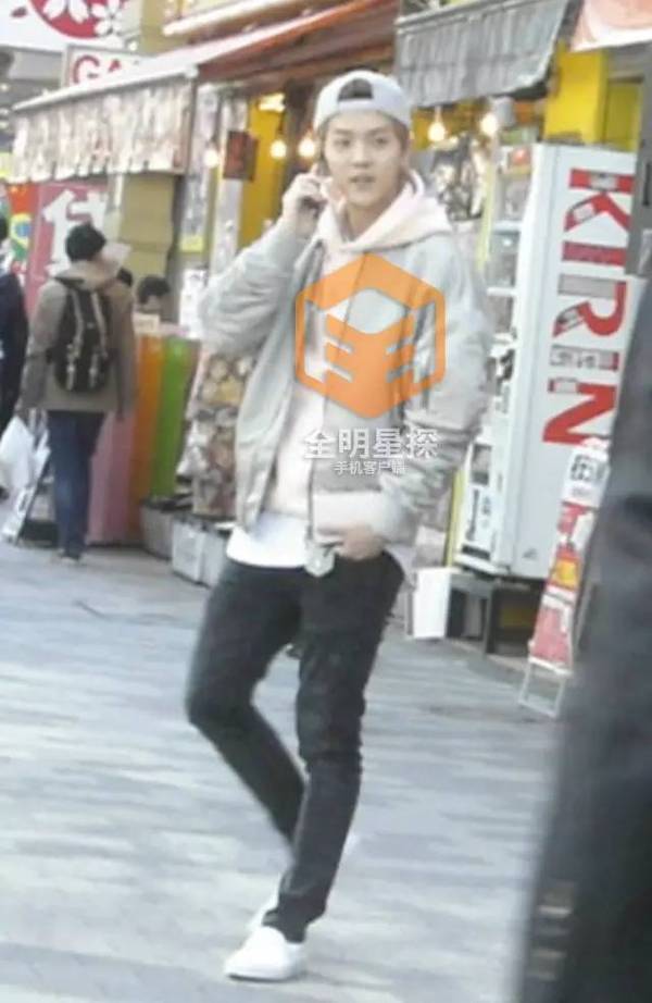 厉害了！鹿晗与神秘地陪同游东京3小时，还惹出了大动静！