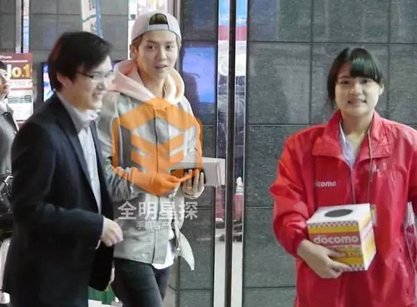 厉害了！鹿晗与神秘地陪同游东京3小时，还惹出了大动静！