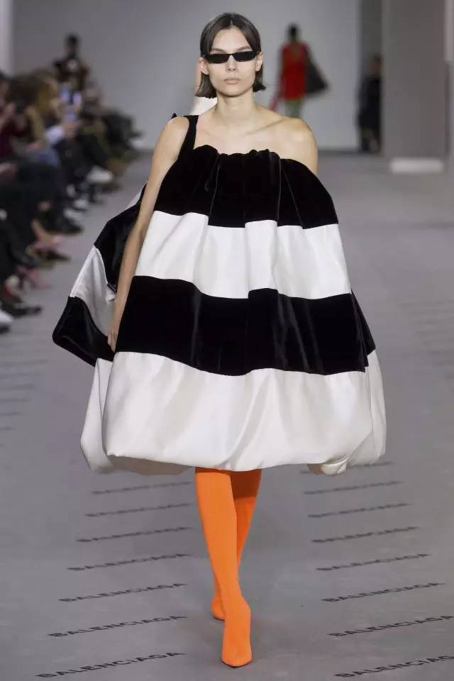 balenciaga真货对比,balenciaga烫钻牛仔真假