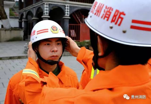 警徽闪耀忠魂视频,警魂闪耀照亮警徽图片