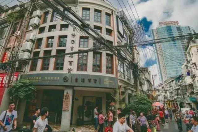 这座藏在旧城区菜市场里的“百货”,装满了老厦门的味道!