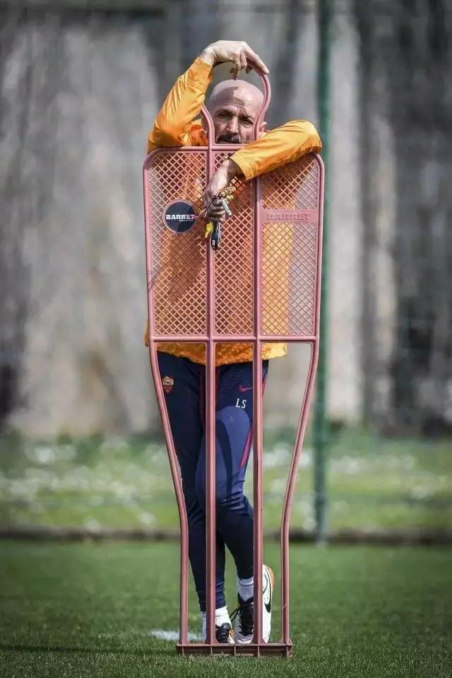 他们都穿什么篮球鞋,他们穿着什么用英语怎么说