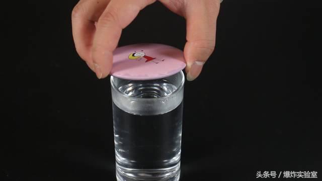 防止浴室镜子起雾妙招,洗澡间镜子用什么擦不会起雾