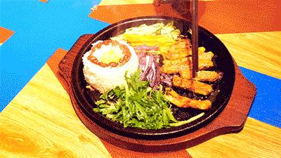 村书记不干了去加盟了个米高林铁板厨房，他是怎么想的呀