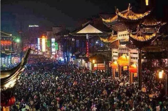 专坑游客10条街,专坑外地人的小吃街