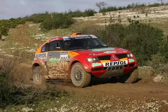 你们都是来看赛车，我来看的是会移动的几个亿！